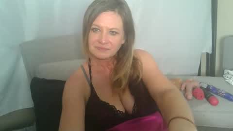 Summerxoxo69 online show from May 25, 7:31 pm