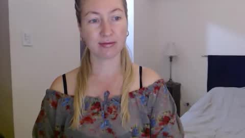 Snapshot of sunbrilliant chatting on May 22, 11:38 am sunbrilliant online show from May 22, 11:38 am
