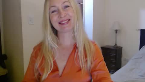 Snapshot of sunbrilliant chatting on May 24, 1:43 am sunbrilliant online show from May 24, 1:43 am