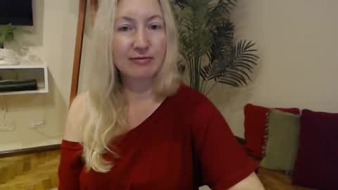 Snapshot of sunbrilliant chatting on August 2, 2:32 am sunbrilliant online show from August 2, 2:32 am