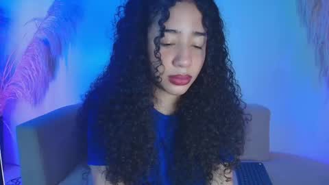 Aillyn Perez online show from May 14, 11:33 pm