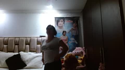Snapshot of sunflower_dance chatting on May 26, 11:34 pm Jeraldine online show from May 26, 11:34 pm