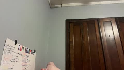 sunneeshellee online show from June 17, 7:33 am