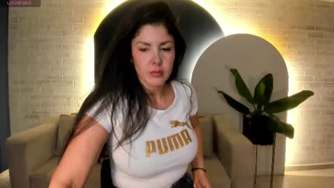 Snapshot of sunnyrivers_ chatting on June 28, 5:30 pm Sunny Rivers online show from June 28, 5:30 pm