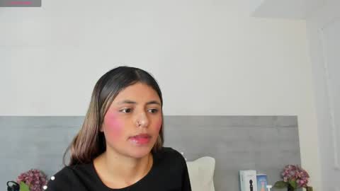 sunnywhitee online show from April 15, 7:21 pm