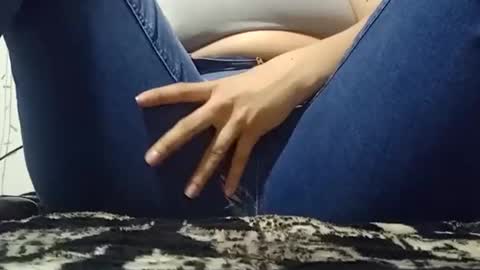 Annie online show from April 22, 5:03 pm