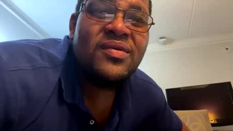 WATCHMEMAKEYOUCUM online show from May 13, 6:33 am