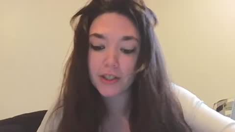 Snapshot of sunshinebreeze4me chatting on March 22, 6:33 pm Mary 3 online show from March 22, 6:33 pm