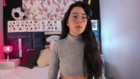 Snapshot of susa1userma_ chatting on June 17, 12:18 pm Susann online show from June 17, 12:18 pm