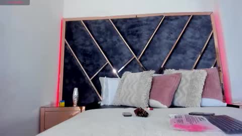 susanahenao online show from January 7, 3:25 pm