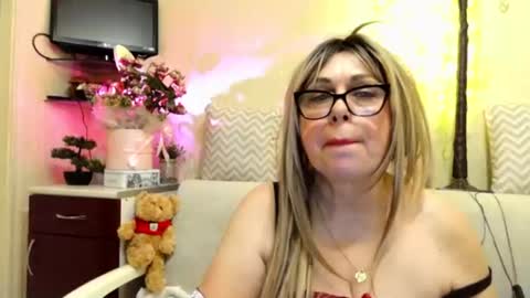 Snapshot of susiexnoreen chatting on June 21, 2:25 am SusiexNoreen online show from June 21, 2:25 am