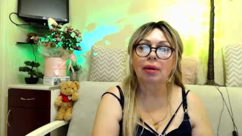 Snapshot of susiexnoreen chatting on June 23, 1:47 am SusiexNoreen online show from June 23, 1:47 am