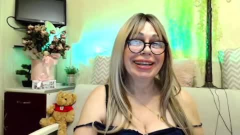 Snapshot of susiexnoreen chatting on July 9, 1:09 am SusiexNoreen online show from July 9, 1:09 am