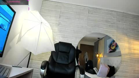   online show from March 31, 11:43 am