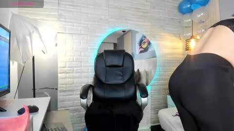 Snapshot of sussy__stone chatting on June 18, 11:58 am online show from June 18, 11:58 am