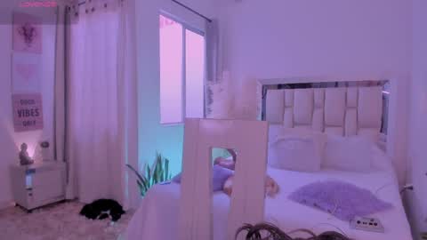 sussy_bell_ online show from April 24, 9:50 pm