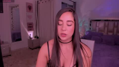 sussy_bell_ online show from May 13, 1:03 am