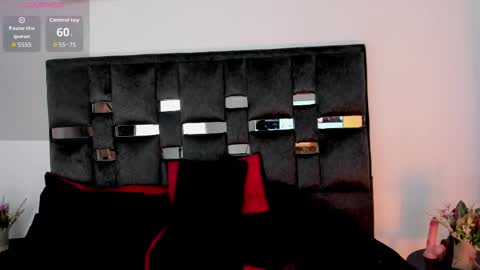 Snapshot of sussysunny_ chatting on November 3, 7:37 pm Sussy Sunny online show from November 3, 7:37 pm