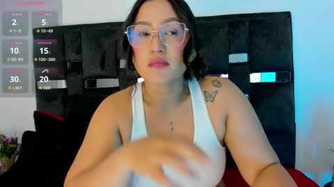 Snapshot of sussysunny_ chatting on November 8, 3:07 am Sussy Sunny online show from November 8, 3:07 am