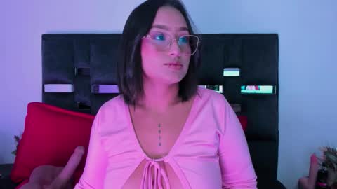 Snapshot of sussysunny_ chatting on January 14, 9:04 am Sussy Sunny online show from January 14, 9:04 am