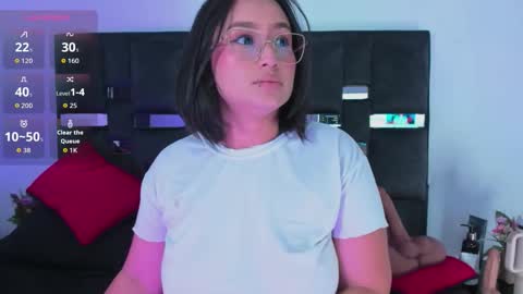 Snapshot of sussysunny_ chatting on February 18, 12:01 pm Sussy Sunny online show from February 18, 12:01 pm