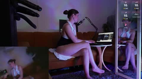 Snapshot of suzannexxxxxx chatting on March 22, 12:25 am suzannexxxxxx online show from March 22, 12:25 am