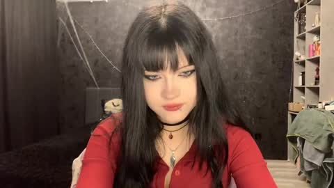 Snapshot of suziebanach chatting on April 27, 5:16 am EmilySuonn online show from April 27, 5:16 am