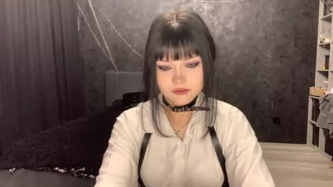 Snapshot of suziebanach chatting on May 4, 5:25 am EmilySuonn online show from May 4, 5:25 am
