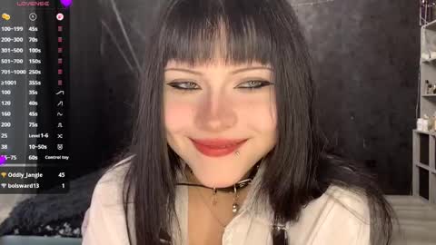 Snapshot of suziebanach chatting on May 15, 5:47 am EmilySuonn online show from May 15, 5:47 am