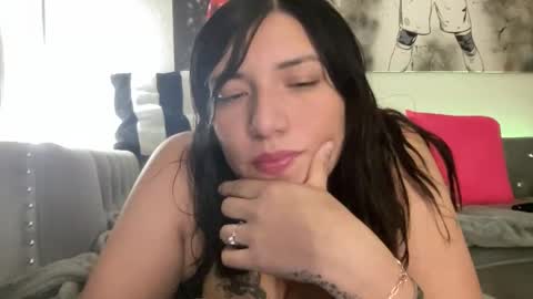 Snapshot of suzyishellawet chatting on January 16, 6:50 am Suzy online show from January 16, 6:50 am