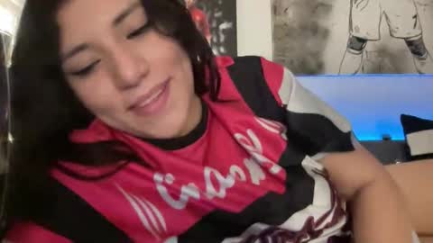 Snapshot of suzyishellawet chatting on February 3, 6:22 am Suzy online show from February 3, 6:22 am