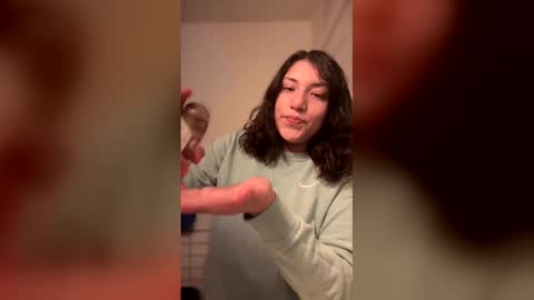 Snapshot of suzyishellawet chatting on February 26, 4:06 pm Suzy online show from February 26, 4:06 pm