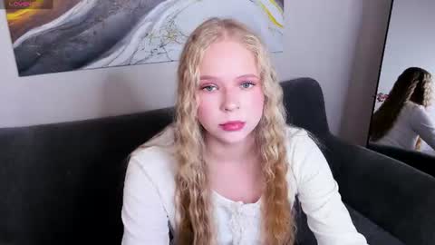 Snapshot of sweeeet_angell chatting on July 22, 1:19 am Sweeeet Angell online show from July 22, 1:19 am
