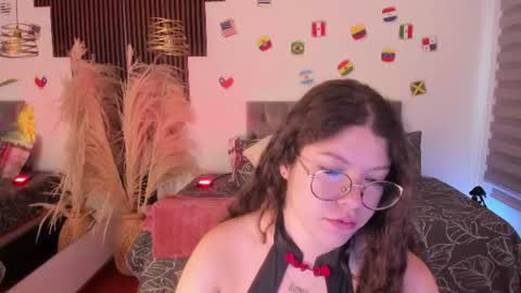 Snapshot of sweet_alicee__ chatting on June 17, 7:26 pm Alice online show from June 17, 7:26 pm