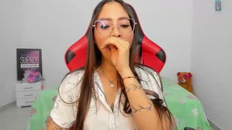 sweet_coral_ online show from February 4, 8:31 am