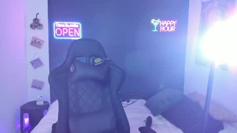 Snapshot of sweet_joint_girl chatting on April 7, 6:52 pm Dahnna online show from April 7, 6:52 pm