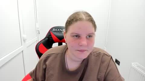 Snapshot of sweet_karla_la chatting on June 22, 12:57 pm Karla online show from June 22, 12:57 pm