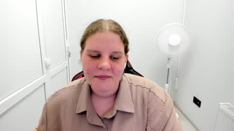 Snapshot of sweet_karla_la chatting on July 19, 1:37 pm Karla online show from July 19, 1:37 pm
