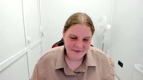 Snapshot of sweet_karla_la chatting on July 20, 1:57 pm Karla online show from July 20, 1:57 pm