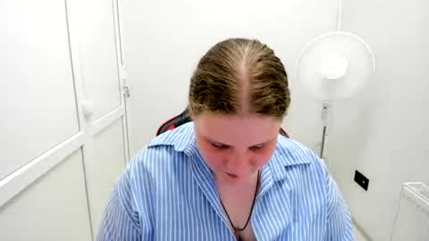 Snapshot of sweet_karla_la chatting on July 22, 3:04 pm Karla online show from July 22, 3:04 pm