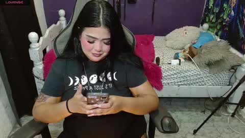 Snapshot of sweet_kitty66 chatting on February 14, 12:51 am elizabeth grey online show from February 14, 12:51 am