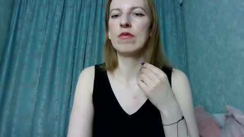 Snapshot of sweet_lilbunny chatting on February 10, 5:39 pm sweet_lilbunny online show from February 10, 5:39 pm