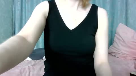 Snapshot of sweet_lilbunny chatting on February 22, 5:44 pm sweet_lilbunny online show from February 22, 5:44 pm