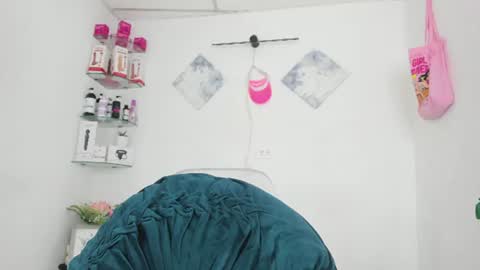 Snapshot of sweet_litle chatting on July 2, 3:23 am sweet_litle online show from July 2, 3:23 am