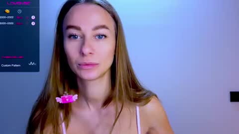 Mia online show from July 8, 10:42 am