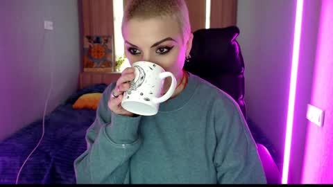sweet_n_strong online show from May 11, 11:38 am