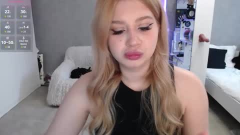sweet_nicole_333 online show from April 2, 7:28 am