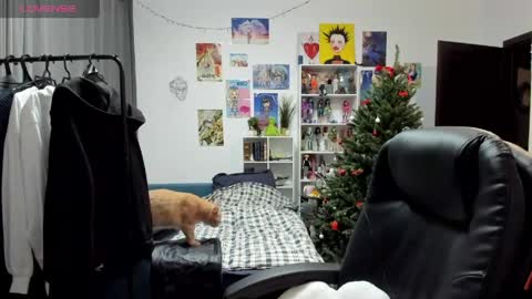 kira online show from April 12, 8:25 pm