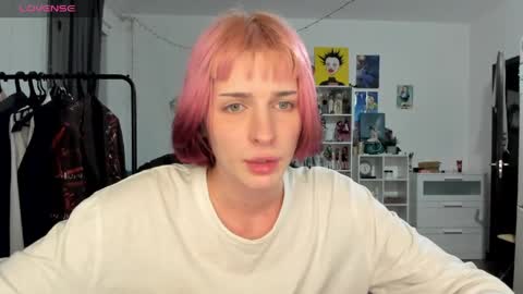 kira online show from April 17, 10:02 pm