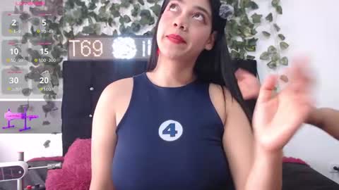 sweet_scarlett_69 online show from June 15, 1:24 pm